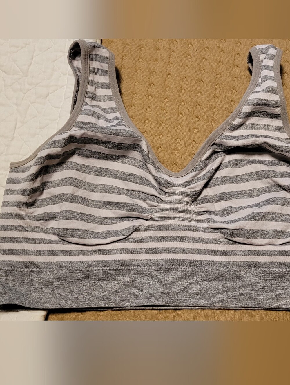 💚Free In Any Bundle Over $10 Gray and White Striped Comfort Sports Bra
